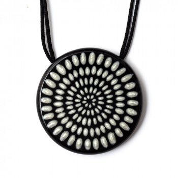 Šperky ZSISKA - Náhrdelník MANDALA - čierno-strieborný